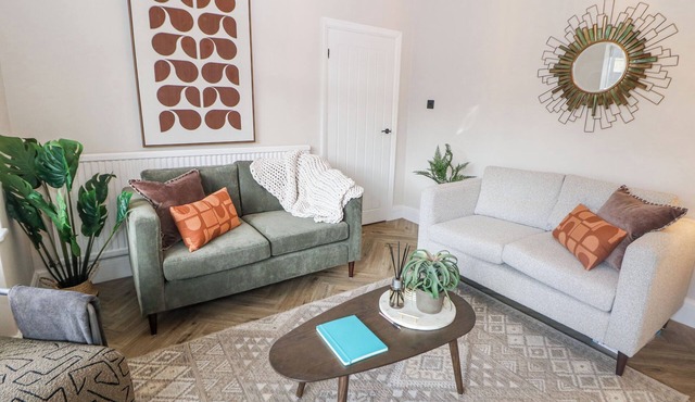 37 BERRY HILL LANE, pet friendly, with a garden in Mansfield