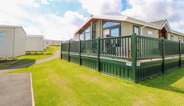 37 HORIZON PARK, pet friendly, with pool in Hartlepool