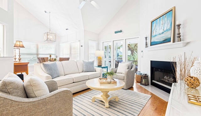 37 Shell Ring: BESTNEST by Beverly Serral