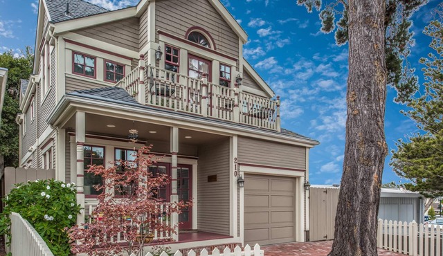 3703 La Gloria Cottage-by-the-Sea ~ Near the Beach