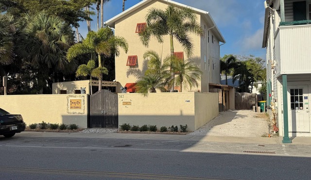 371 Park Ave - 4 Bed/2 Bath - 2 Kitchens - Outdoor Kitchen - Sleeps 8 - Pet Friendly!