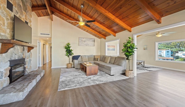 373EW: Hilltop House with incredible harbor/ocean views with cart.