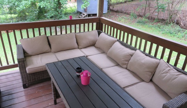 3755 Unit#1 · Cozy King nr ATL, netflix, Disney, Priv 1/2 Bath