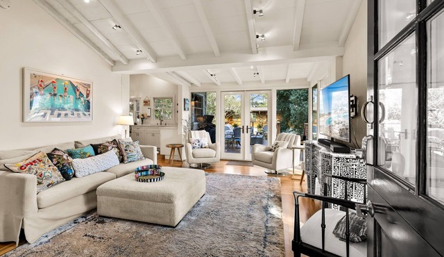 3778 Sea Salt & Caramel ~ Walk to Downtown & Beach