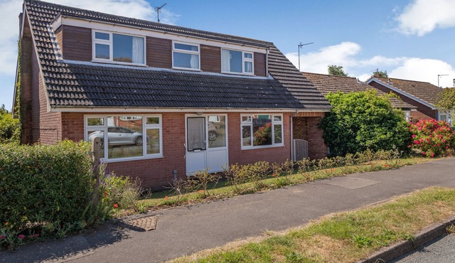 38 DALE END, pet friendly, with a garden in Brancaster Staithe