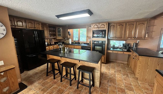 3800 sq.ft. Lakefront Home on Black Sturgeon