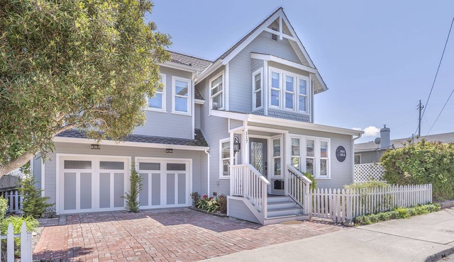 3813 Point Break ~ Walk to Lover's Point Beach!