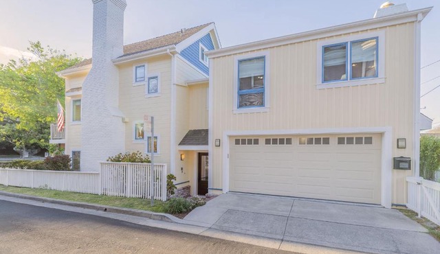 3817 Caledonia Bay Lookout home