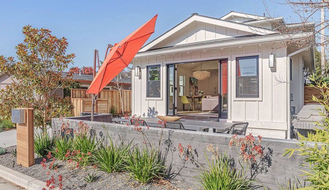 3868 Emerald House ~ Quiet Street, Walk to Beaches