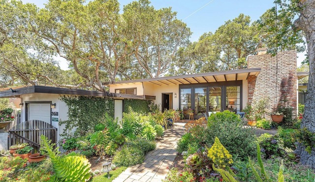 3891 Robert R Jones House - Stunning Gardens