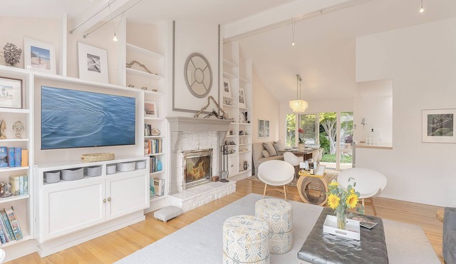 3897 Driftwood - Walk to Beach & Mission, Hot Tub