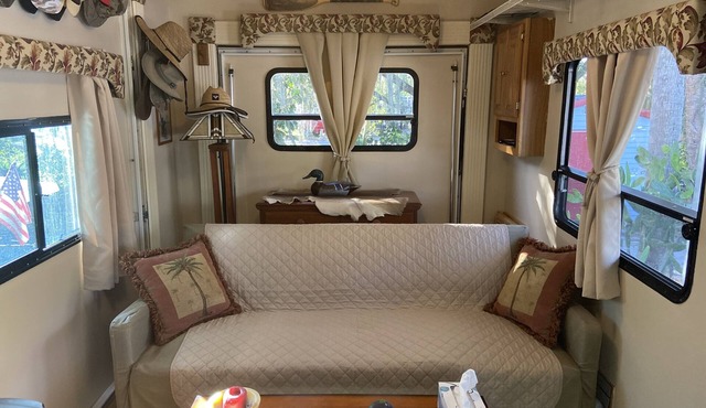 39 foot fifth wheel with on-site free dockage and launching. October Specials!