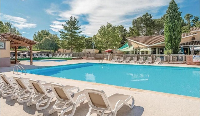 39 - Mazet Provençal dans Village Vacances