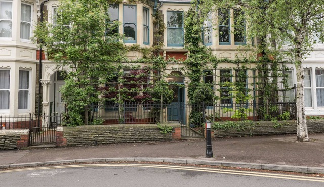 39 TYDFIL PLACE, pet friendly, character holiday cottage in Cardiff