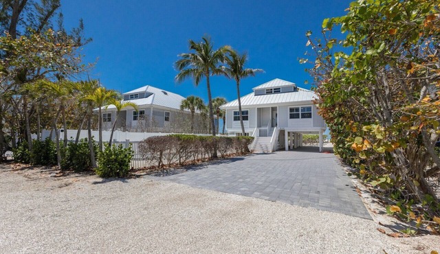 390 Gulf - Beachfront, 4 bed - 4 bath Private Pool - Dog Friendly!