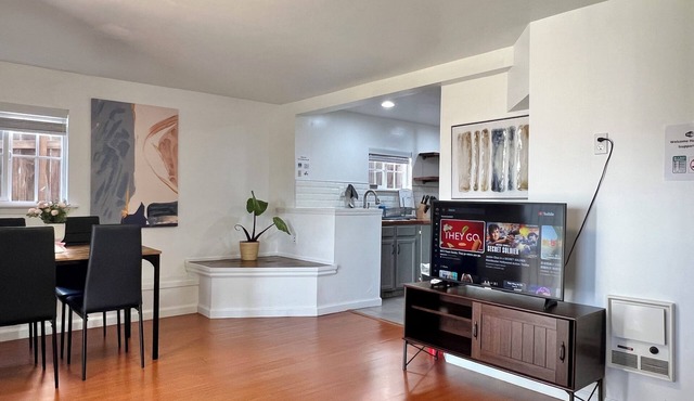 3927 - Comfy 2BR Guest Unit with Kitchen TV Laundry