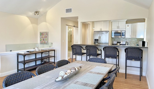 3944O Hollywood Shore House