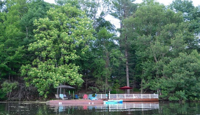 3Acre LakeParadise SwimmingPool & Jacuzzi HotTub!