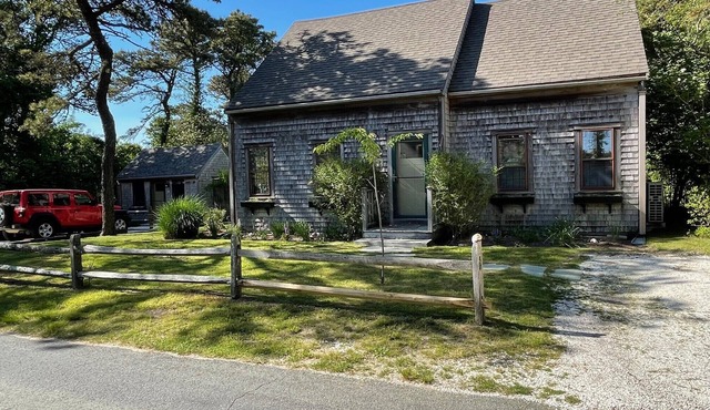 3B/2.5b Home Steps to Nature Preserve & 40th Pole Beach! Fenced Yard. Dogs OK!