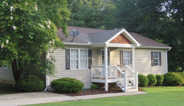 3B/2B All-Inclusive Monthly Rental in Historic Norcross w/Parking, W/D