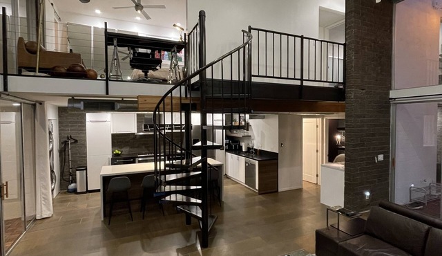 3b/2b "Beadle Box" Architectural Loft w/Doghouse + Golf