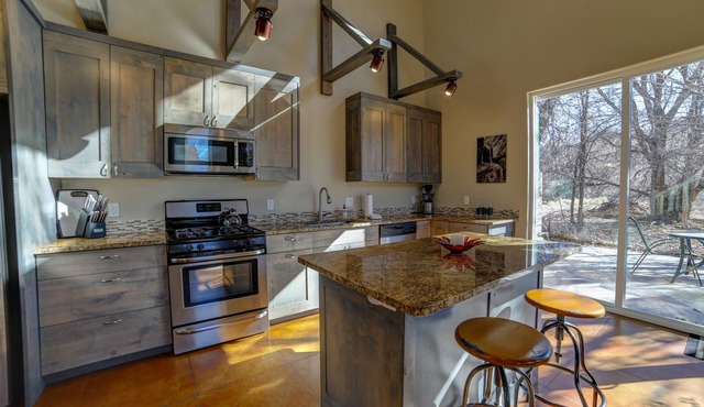 3B/2B Modern Downtown Moab Townhouse - Short Walk from the Heart of Downtown