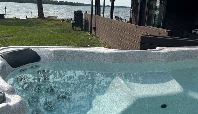 3b 2ba +loft Lakefront escape with level lot and hot tub! Pontoon available