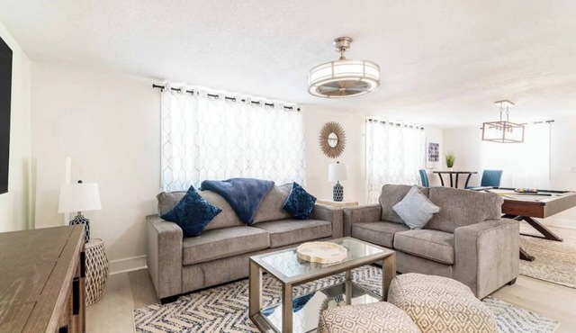 3B/2BA, oasis backyard/Hot tub, quiet neighborhood, ready for snowbirds too!