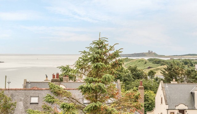 3B COASTGUARD COTTAGES, family friendly in Low Newton-By-The-Sea