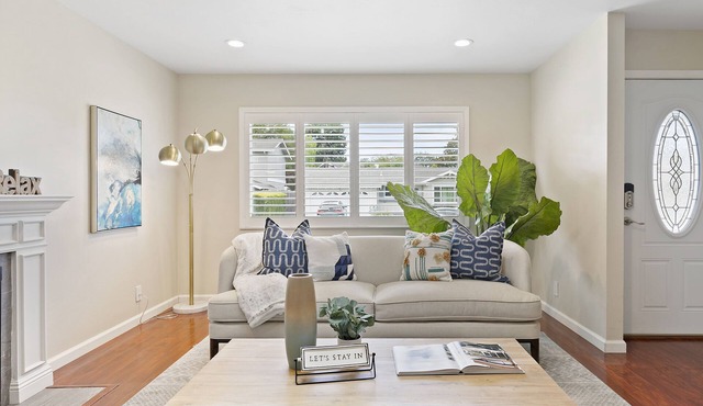 3B SFH, Comfy Beds, King RM, Yard, Fast WiFi and AC, Near Levi's