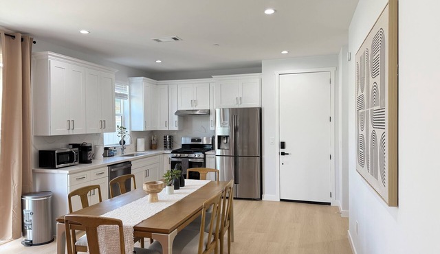 3B2.5B Brand new Modern Spacious Hlf Hr Disneyland