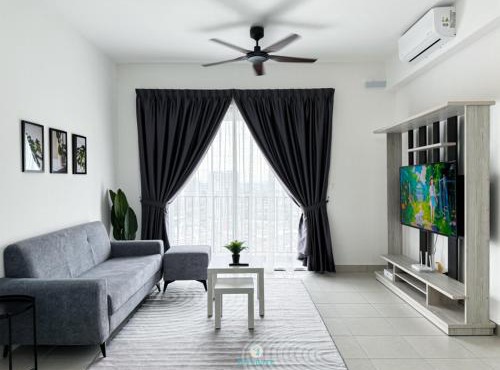 3B2B 7 Pax - 5 min walk to MRT - F&B - Cheras