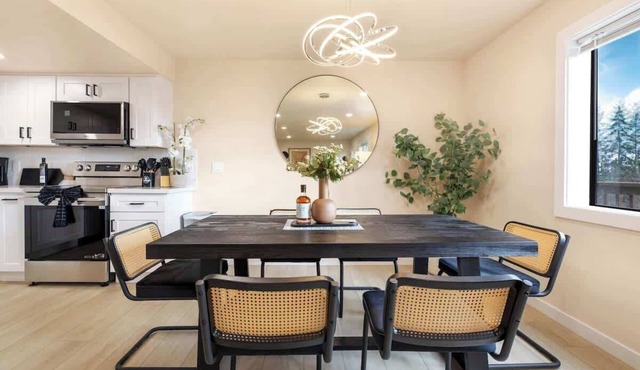 3B2B Bellevue Lower Unit | Mountain View | Central