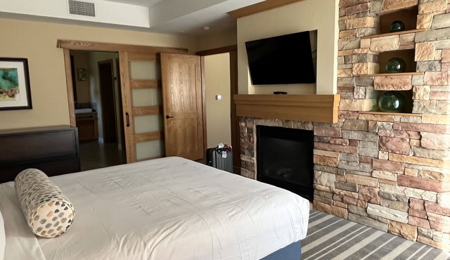 3B2B Condo @ Resort 7/3-7/7 W/Pool & Jacuzzi BOOK NOW $150 Nightly Welks Resort