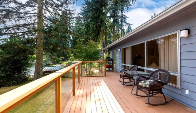 3b2b Upper Unit with Spectacular Lake Views