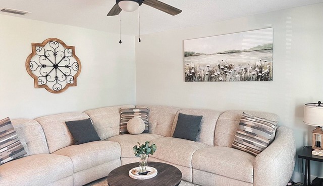 3B2BA house in Palmetto W/Pool & Movie Room