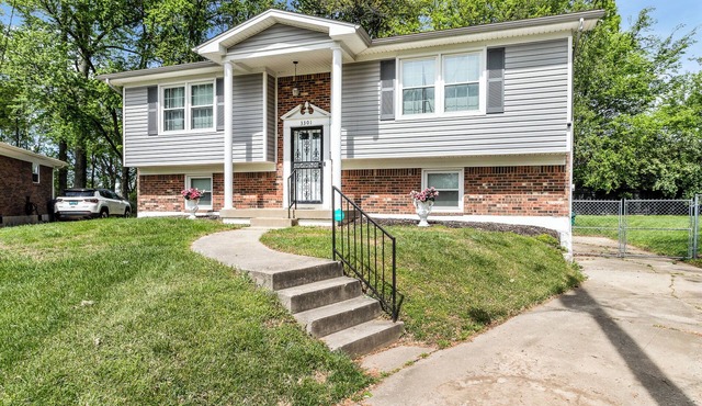 3BD/1.5 Bath Central location by Downtown Louisville, Derby, YUM, & More!