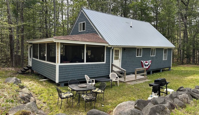 3Bd, 1 bath camp on Frye Island close to Beach 6 with screened-in porch!