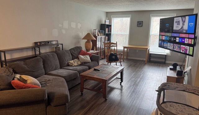 3bd/2.5 bath Townhome walking distance to Stadiums/Downtown - with parking
