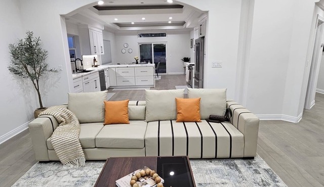 3BD 2.5BA Home with Fully Equipped Kitchen,Wi Fi & Laundry Room