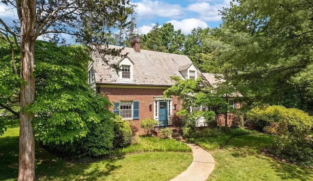 3Bd/2.5ba Townhome in Bethesda nr NIH and Metro