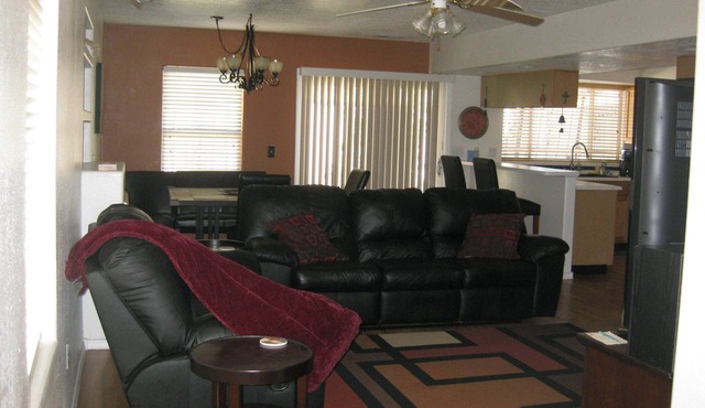 3bd/2.5bath Coors And I-40 Convenient Freeway Access