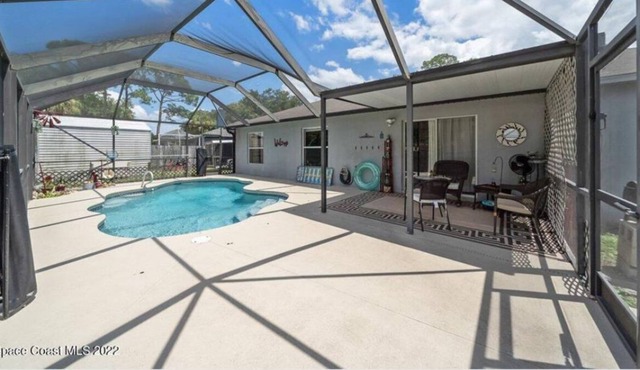 3bd 2 b. Heated pool 20 min from ocean and 45 from Walt Disney