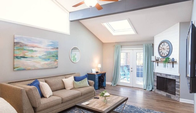 3bd 2ba, 5 min away from shopping, dining, pickleball courts, and walking trails