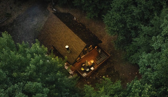 3bd 2ba Cabin with Hot Tub & Fireplace