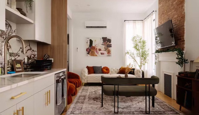 3BD 2BA Duplex Brownstone + Parking - 25 min NYC
