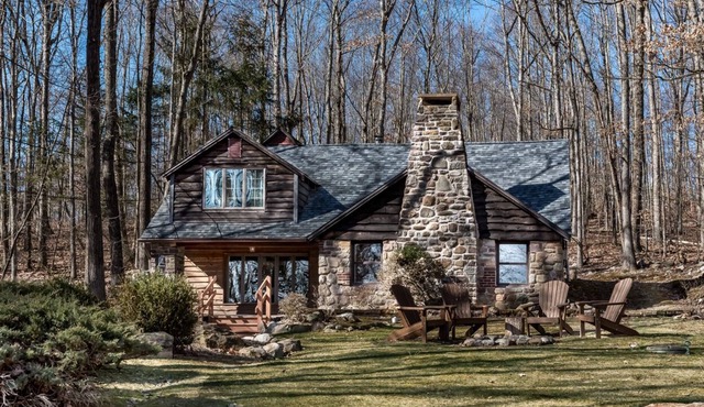 3bd 2ba Penn Lake Cabin with Lakeview (Newly renovated) in the Pocono Mountains!