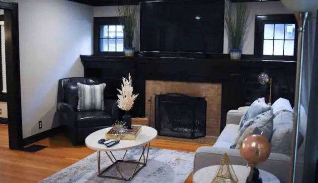 3BD 2BA Prestigious Neighborhood Monthly Rental! Fully Fenced & Garage!