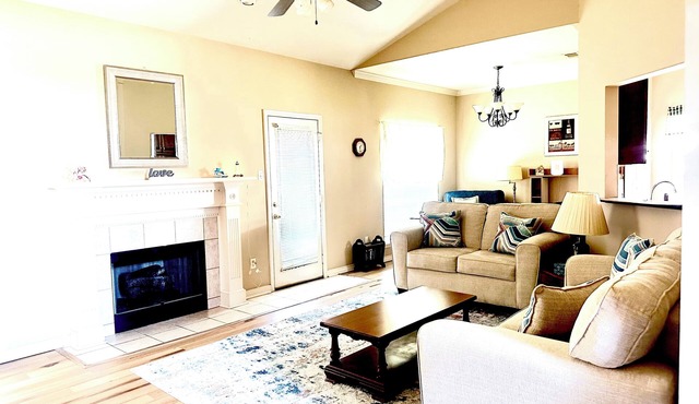 3bd/2br w/fenced backyard near downtown Ocean Springs & beach! Southern Comfort