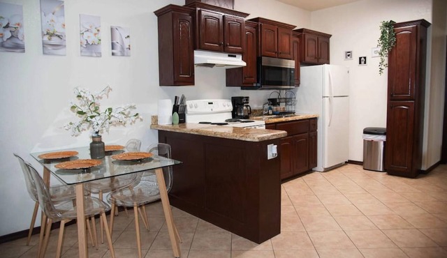 3BD 2BT Town Suite Minutes Away Medical Center